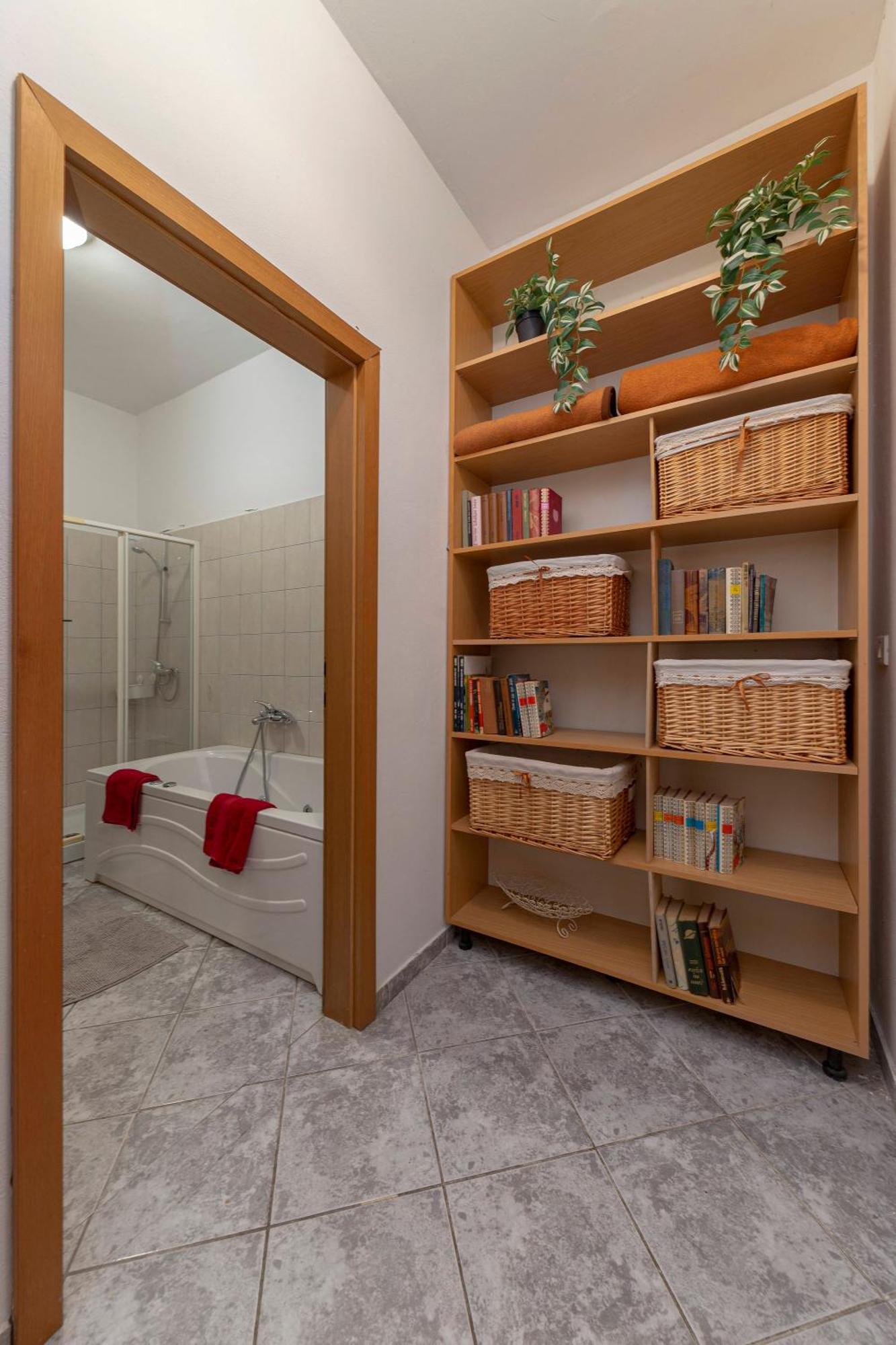 Apartments Souranded By Forest With Sea View Κόπερ Εξωτερικό φωτογραφία
