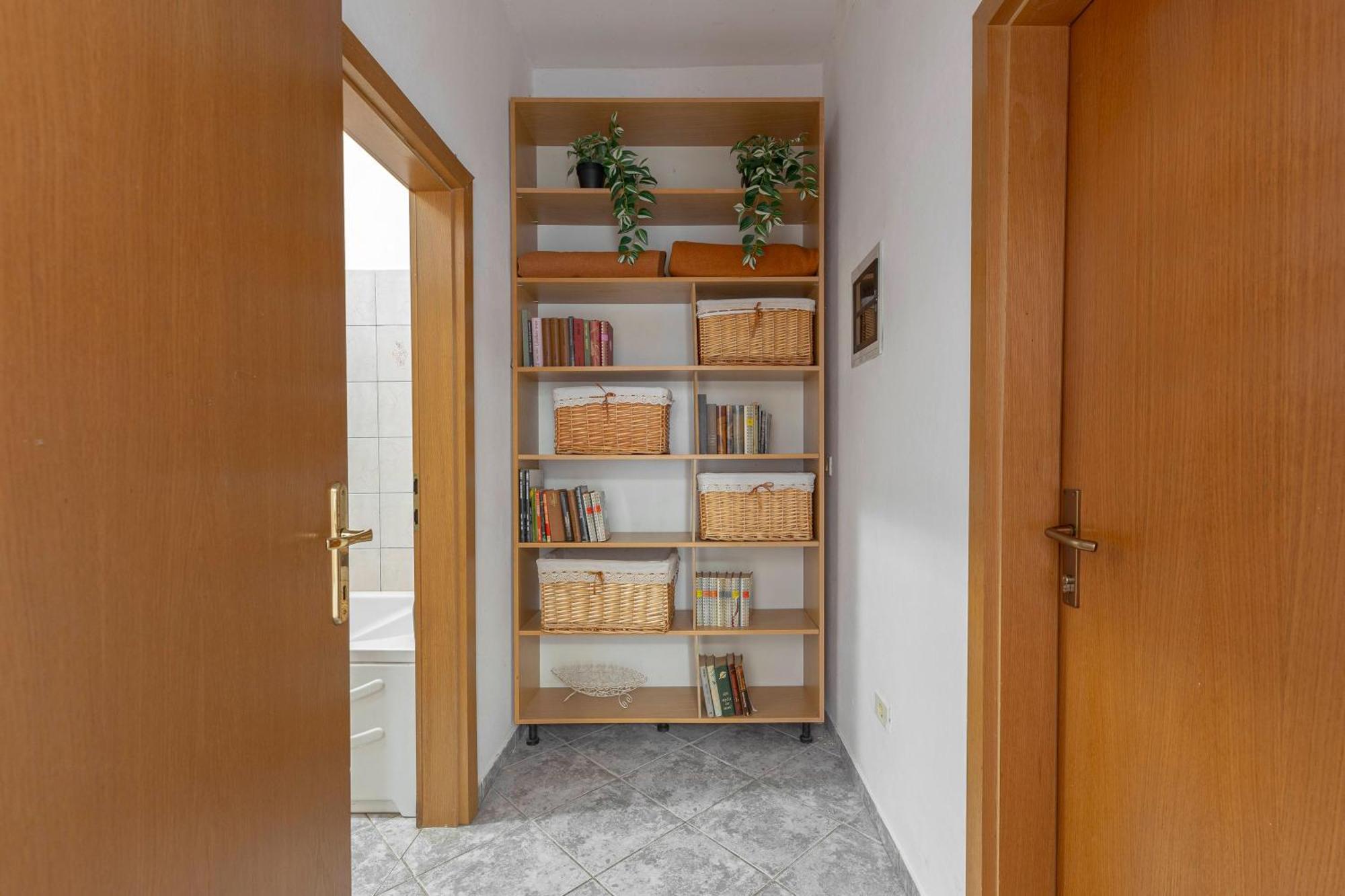 Apartments Souranded By Forest With Sea View Κόπερ Εξωτερικό φωτογραφία